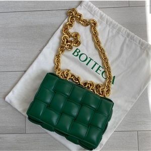 Bottega Veneta
Chain Cassette Padded Intrecciato Crossbody Bag